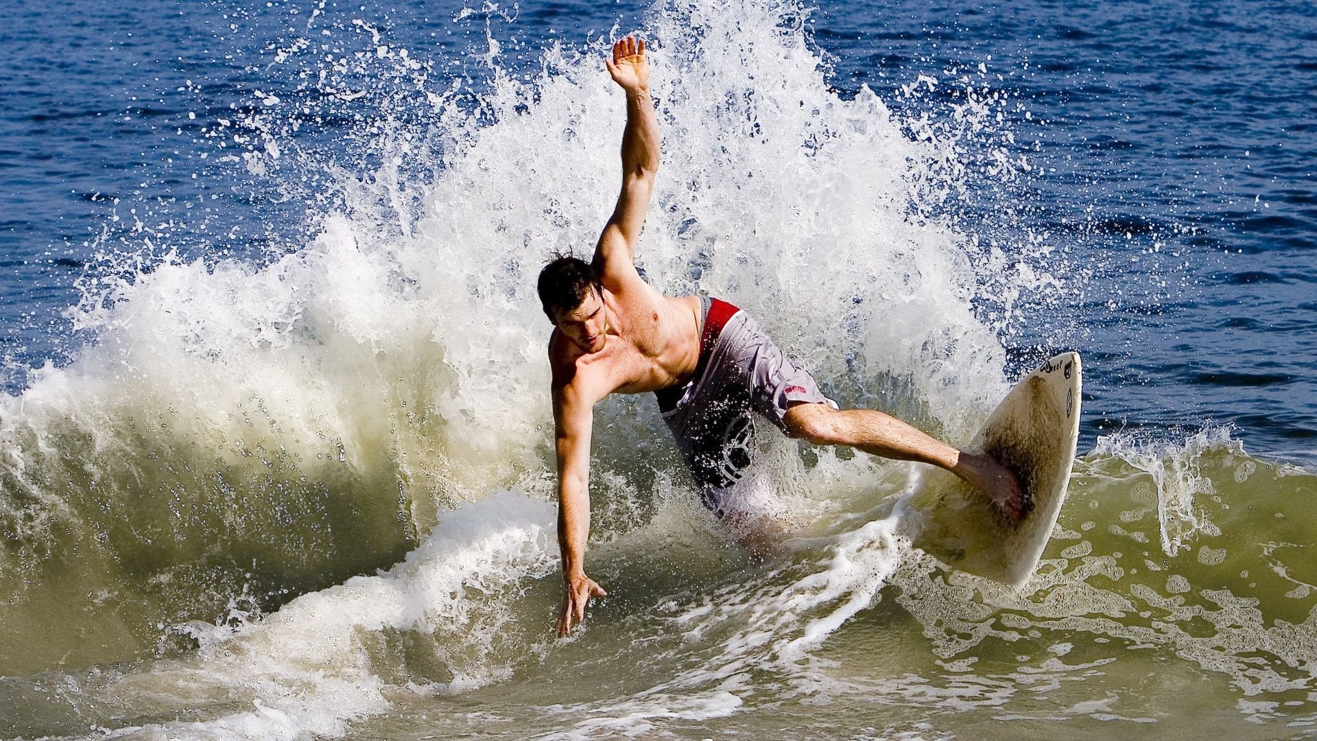 _户外足球场：绿色空间中的运动新体验_，室外足球场标准尺寸